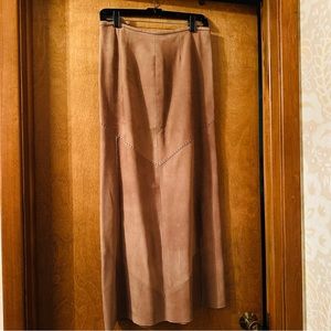RTW CHARLESTON Suede Skirt in a beautiful tan. Size 42.